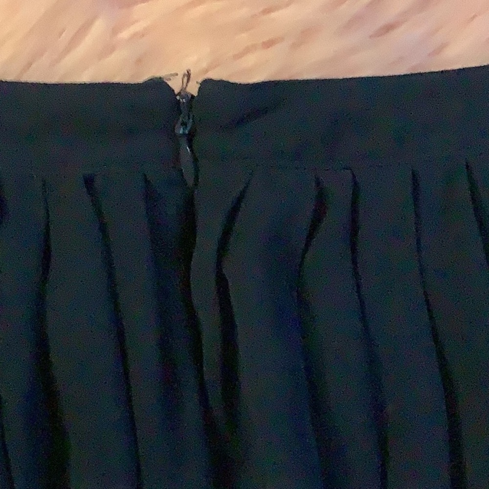 Banana Republic Pleated Contrast Skirt🖤🤍🧡 - Picture 5 of 6